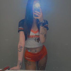 hooter girl crop top